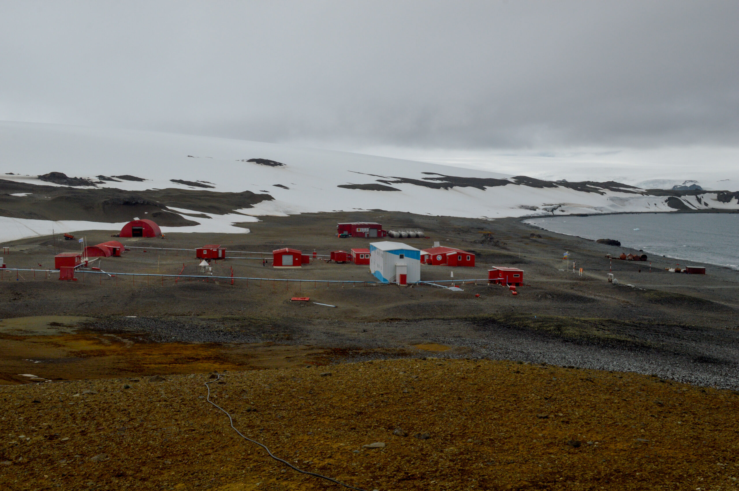 Instalaciones de la Base Científica Antártica Artigas en la Isla Rey Jorge