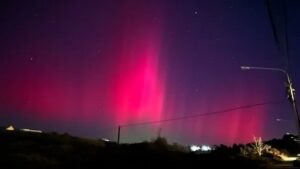 Las asombrosas auroras con colores purpuras